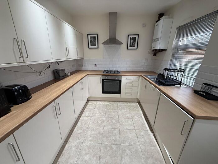 3 Bedroom End Of Terrace House To Rent In Ynysderw Road, Pontardawe, SA8