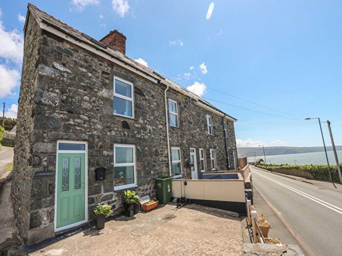 2 Bedroom End Of Terrace House For Sale In Penrhiw, Llanaber, Barmouth, LL42