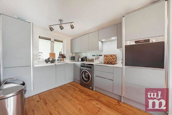 2 Bedroom Flat To Rent In O'leary Square, Whitechapel, E1