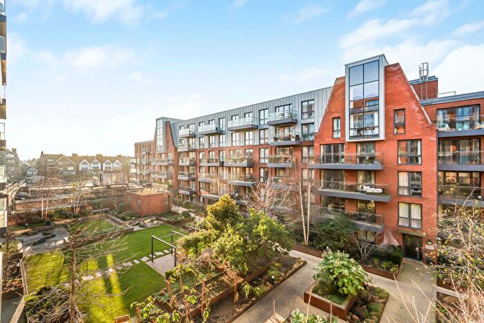2 Bedroom Flat For Sale In Gaumont Place, London, SW2