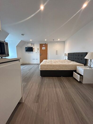 Studio To Rent In Finchley Road, London, NW3