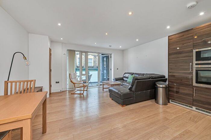 2 Bedroom Flat For Sale In Sidney Road, Brixton, London, SW9