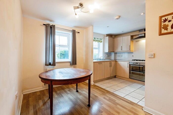 2 Bedroom Flat To Rent In Deans Court, Bishops Cleeve, GL52