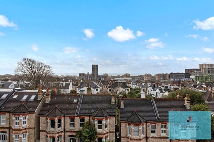 1 Bedroom Flat For Sale In Hove Park Gardens, Hove, BN3