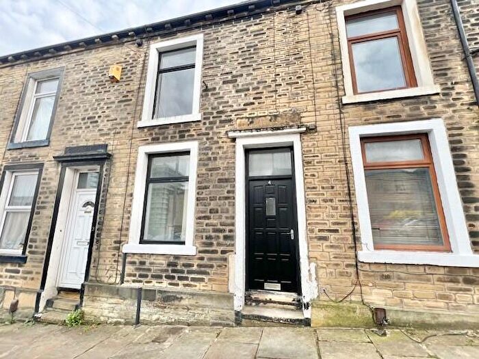 2 Bedroom House To Rent In Victoria Street, Halifax, HX1
