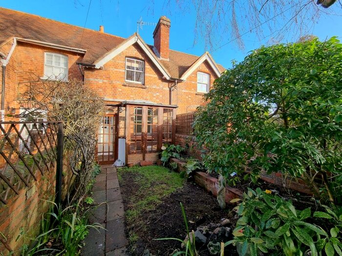 1 Bedroom Terraced House To Rent In West Street, Henley-on-Thames, Reading, RG9