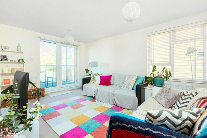 2 Bedroom Flat To Rent In Limerick Close, Balham, London, SW12