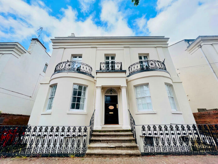 2 Bedroom Flat To Rent In Portland Street, CV32