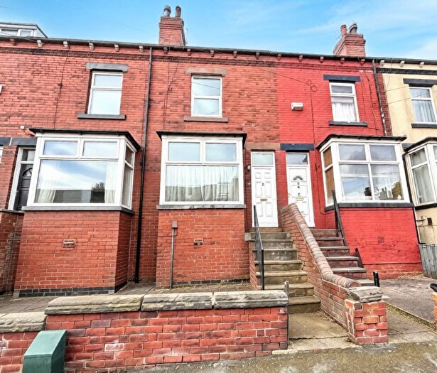 3 Bedroom Terraced House For Sale In Aston View, Leeds, LS13