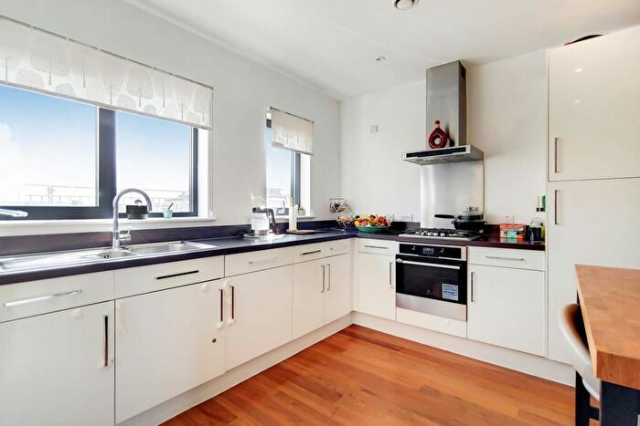 2 Bedroom Flat To Rent In Sutherland Road, Walthamstow And Surrounding Areas, London, E17