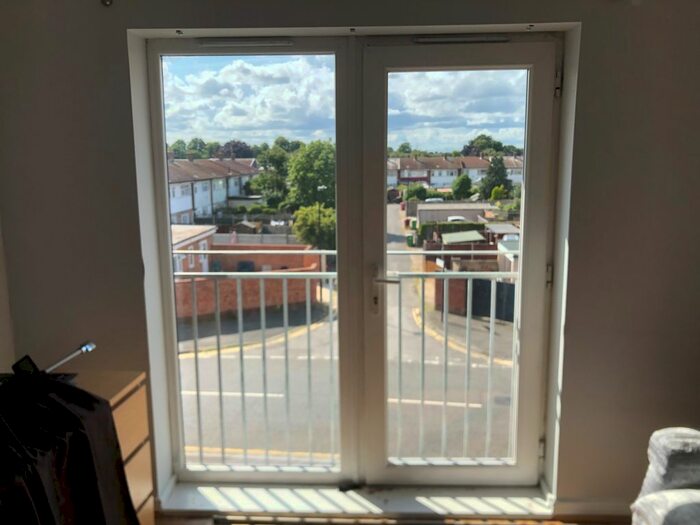 2 Bedroom Flat To Rent In Acorn Close, Slough, SL3