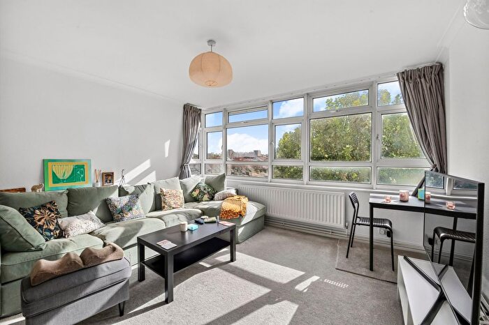 2 Bedroom Flat To Rent In Phelps House, Felsham Road, SW15