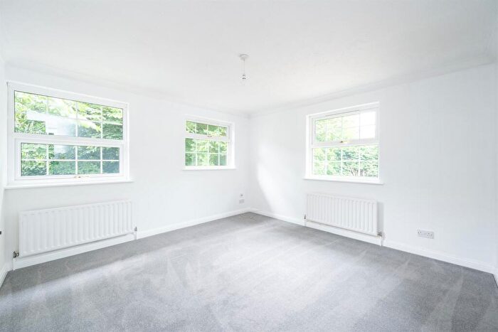 2 Bedroom Flat To Rent In Greenacres, North Parade, Horsham, RH12