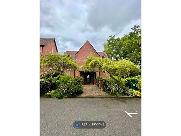 2 Bedroom Flat To Rent In Lincoln House, Moseley, Birmingham, B13