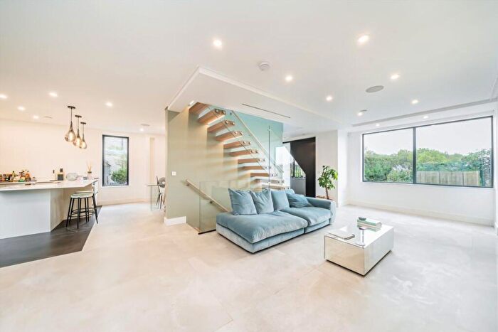 5 Bedroom Semi Detached House To Rent In Gulliver Place, London, N10