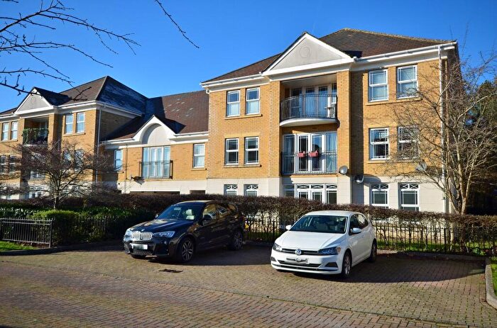 2 Bedroom Apartment For Sale In Stickle Down, Deepcut, GU16