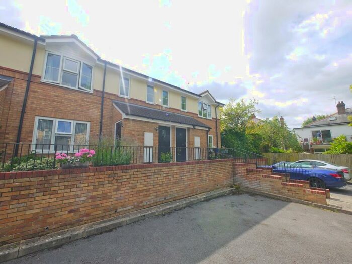 1 Bedroom Maisonette To Rent In Wychwood Way, Northwood, HA6