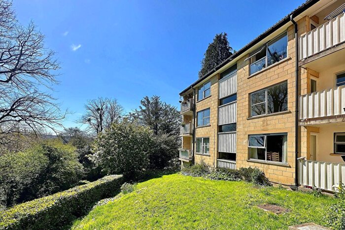 3 Bedroom Flat For Sale In Weston Park West, Bath, BA1
