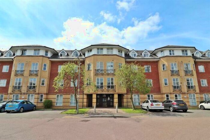 2 Bedroom Apartment To Rent In Dexter Close, St. Albans, Hertfordshire, AL1