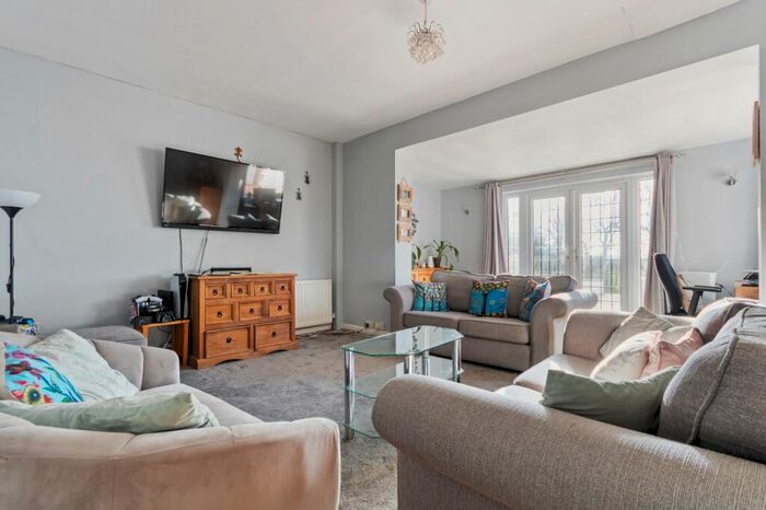 5 Bedroom Detached House For Sale In Rufford Avenue, Yeadon, Leeds, West Yorkshire, LS19