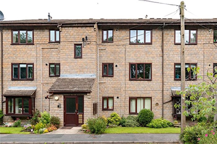 2 Bedroom Apartment For Sale In Kerry Garth, Horsforth, Leeds, LS18