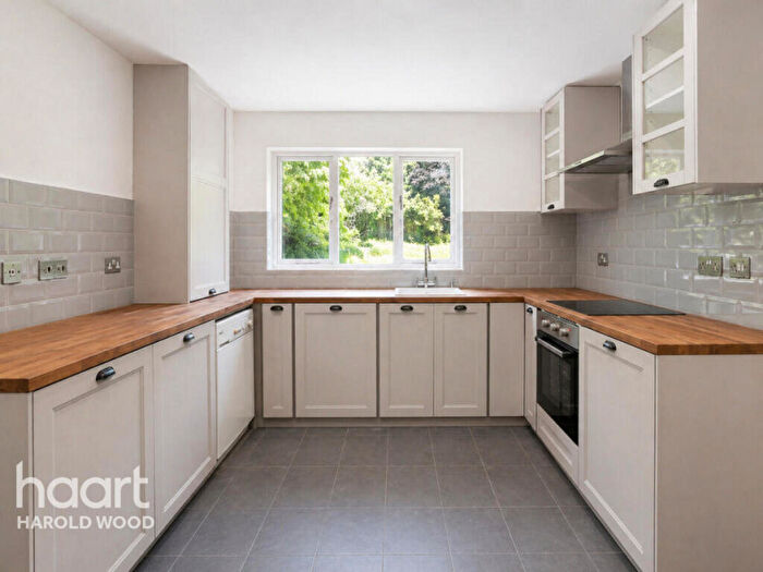 4 Bedroom Detached House For Sale In Kynance Close, Noak Hill, RM3