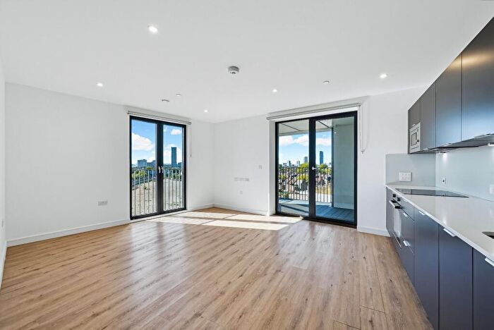2 Bedroom Apartment To Rent In Plaistow Road, London, E13
