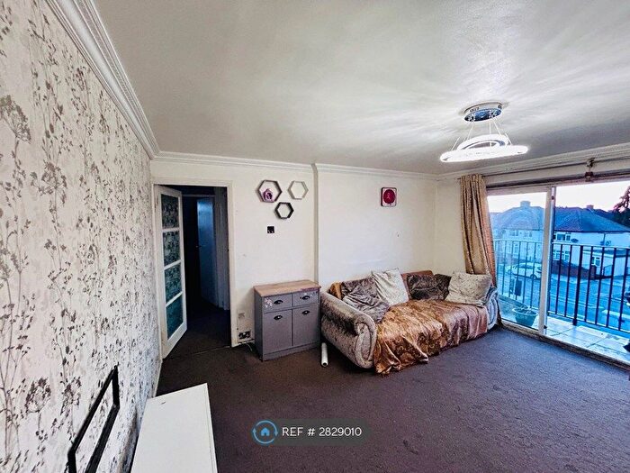 2 Bedroom Flat To Rent In High St, Feltham, TW13