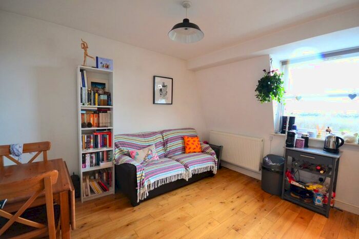 2 Bedroom Flat To Rent In New Cross Road, London, SE14