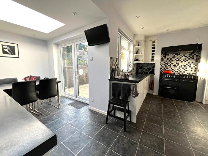 4 Bedroom Detached House For Sale In Valley Road, Harmans Cross, BH20 - Photo 6