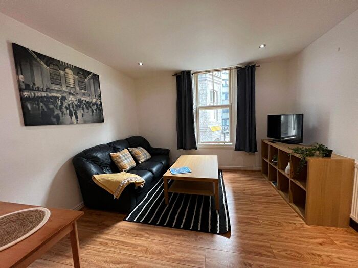 2 Bedroom Flat To Rent In Bedroom Town Centre Flat, Trinity Street, AB11