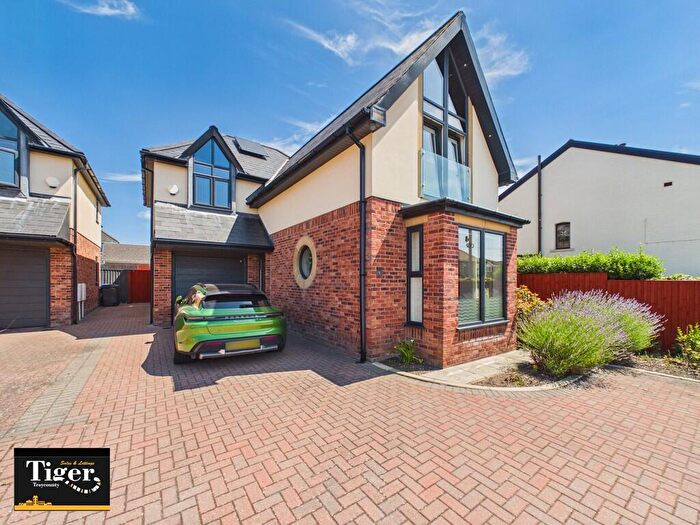 4 Bedroom Detached House For Sale In Midgeland Road, Blackpool, FY4