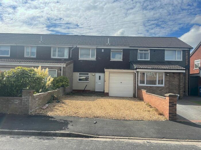 3 Bedroom Property To Rent In Weaver Avenue, Simonswood, Liverpool, L33