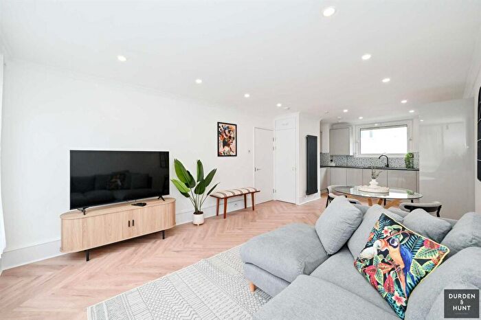 3 Bedroom Apartment To Rent In Barleycorn Way, London, E14