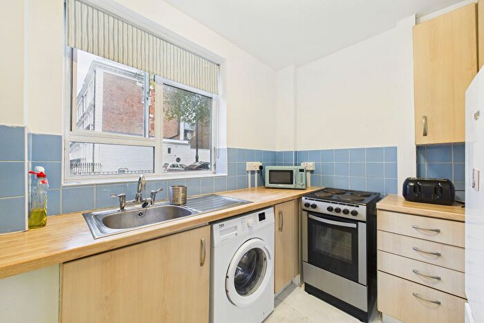 Studio For Sale In Tintern House, Abbots Manor, Pimlico, London, SW1V