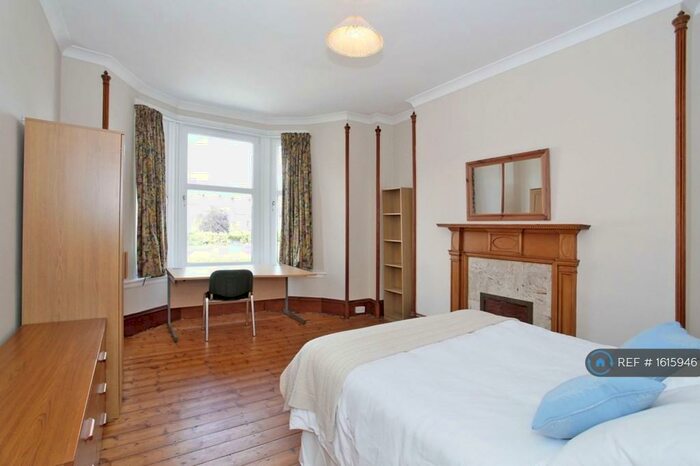 5 Bedroom Flat To Rent In Lilybank Place, Aberdeen, AB24