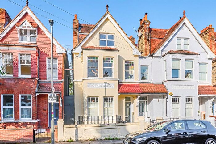 2 Bedroom Flat For Sale In Laitwood Road, Balham, SW12