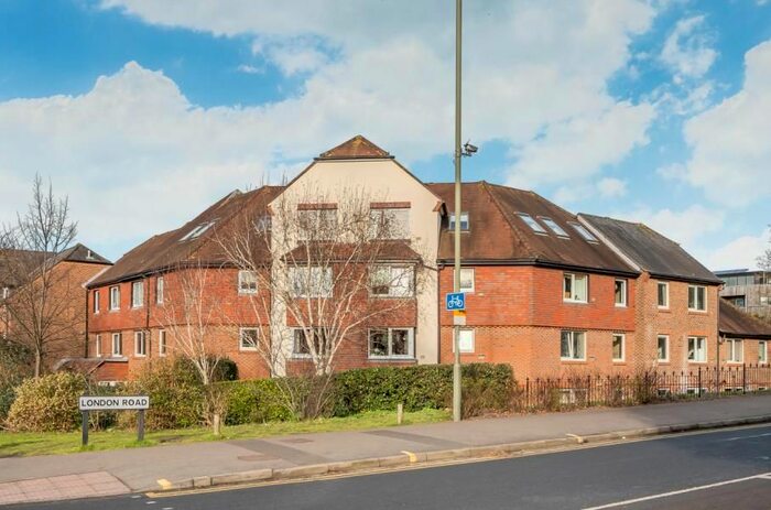 2 Bedroom Flat To Rent In Denehyrst, York Road, Guildford, GU1