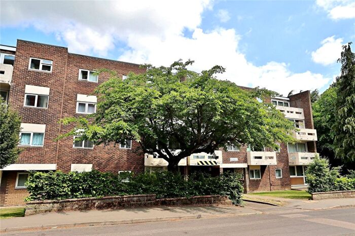 2 Bedroom Flat To Rent In Hillmount, Woking, Surrey, GU22