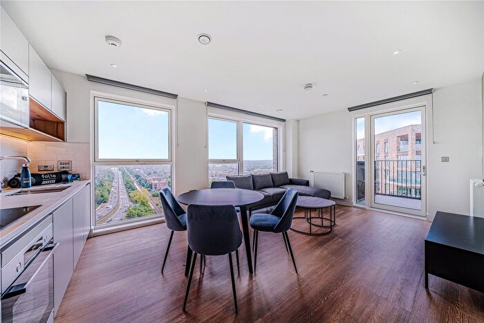 2 Bedroom Flat To Rent In Henley Cross, London, SE3