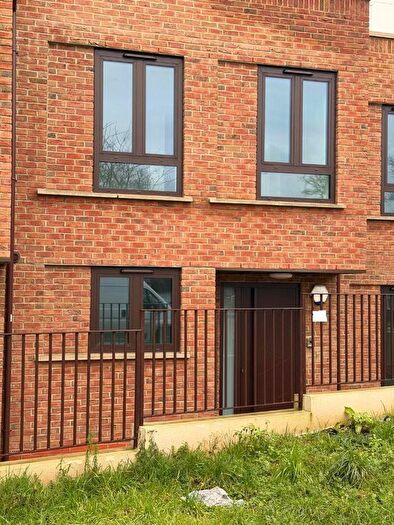 4 Bedroom Town House To Rent In Larkshall Road, London, E4