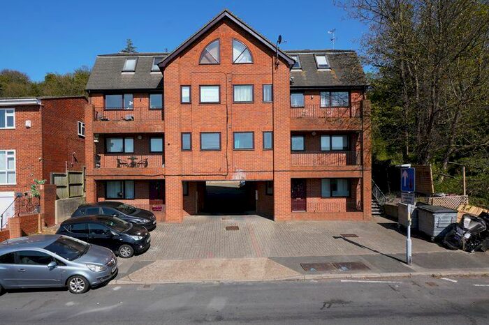 1 Bedroom Flat To Rent In Beacon Road, Chatham, ME5