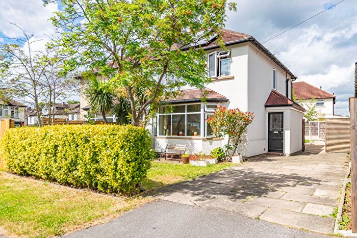 3 Bedroom Semi-Detached House For Sale In Beaumont Avenue, Leeds, LS8