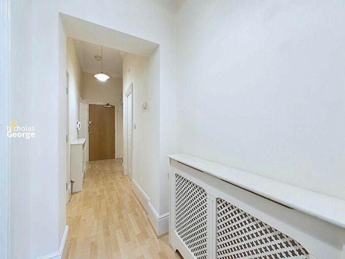 2 Bedroom Flat To Rent In Manor House, Wake Green Rd, Moseley, B13