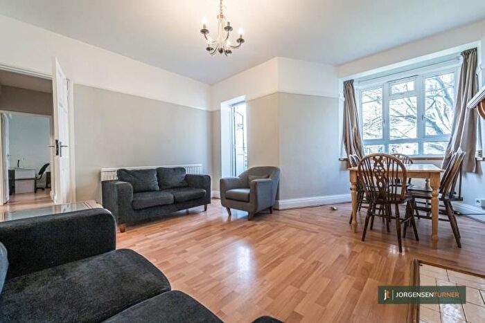 3 Bedroom Flat To Rent In Denham House, White City, W12