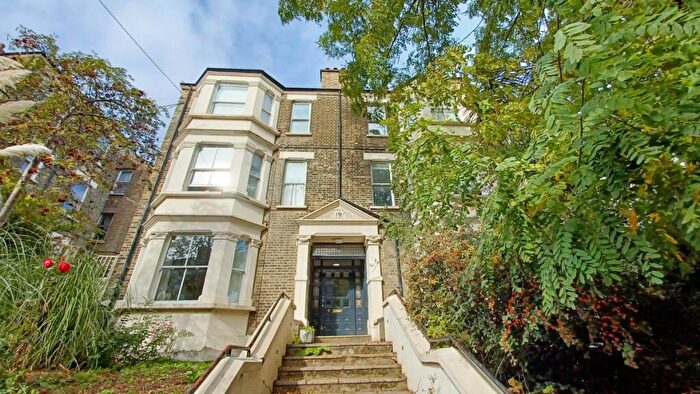 3 Bedroom Flat To Rent In Cathcart Hill, Archway, N19