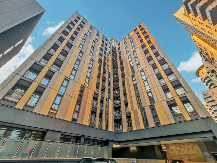 2 Bedroom Flat To Rent In Hallmark Tower, Cheetham Hill Road, Manchester, M4
