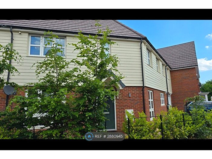 3 Bedroom Terraced House To Rent In Farleigh Drive, Aylesbury, HP18