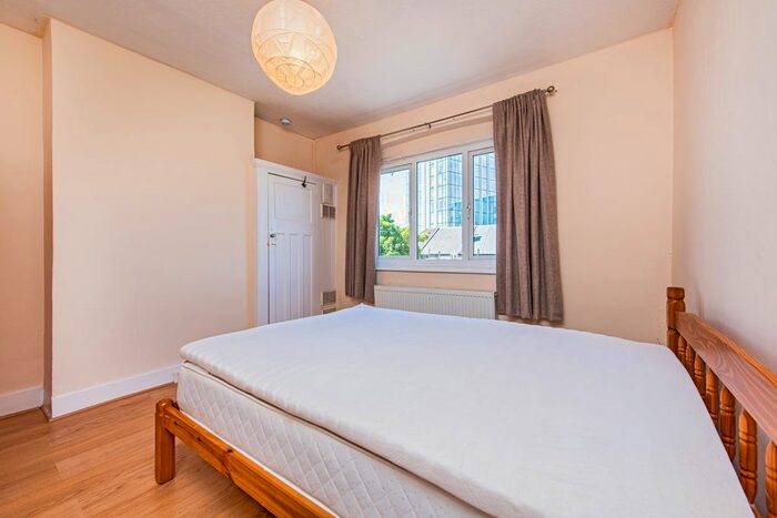 2 Bedroom Flat To Rent In Valley Gardens, Colliers Wood, SW19