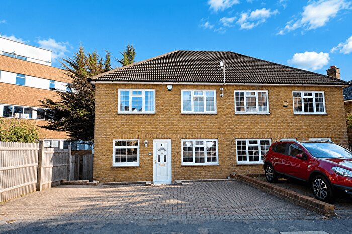 4 Bedroom Semi-Detached House To Rent In Quakers Lane, Potters Bar, EN6